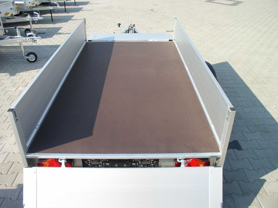 Remorca Humbaur cu sistem de franare