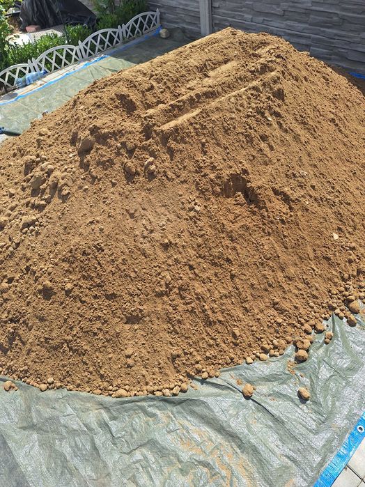 Pământ galben nisipos pentru gazon calitatea 1