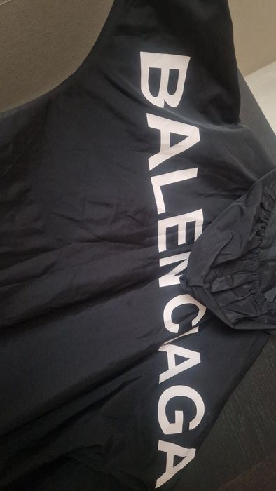 Яке BALENCIAGA.  L  размер