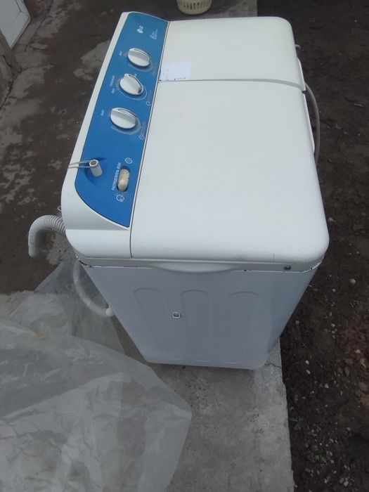 Kir moshina LG pol avtomat xolati ideal 6 kiloli zor iwlidi.