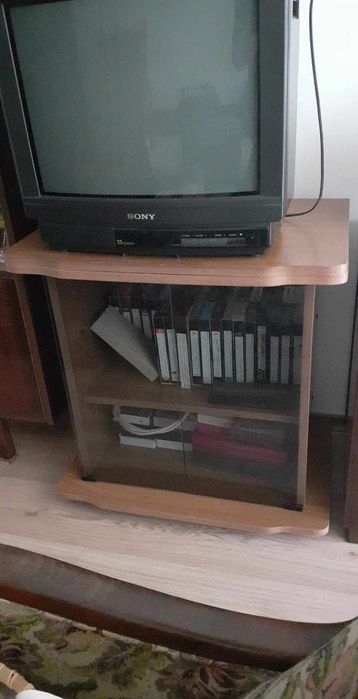 Шкаф за телевизор с подвижен плот и барче