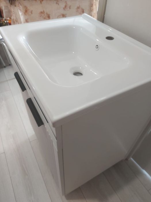 Шкаф с ракавиной.