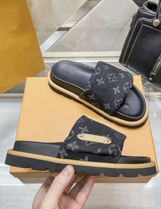 Papuci Louis Vuitton