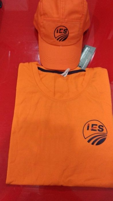 Продается оптом и в рознице униформа 3 в 1. Кепка, футболка, перчатки.