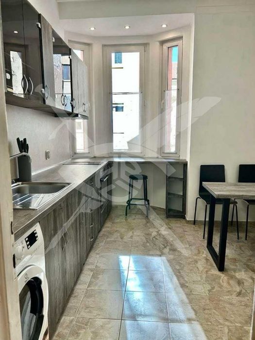 Дава се под наем Двустаен апартамент в София, Център - 80 кв.м за 877.71 € - Снимка #4