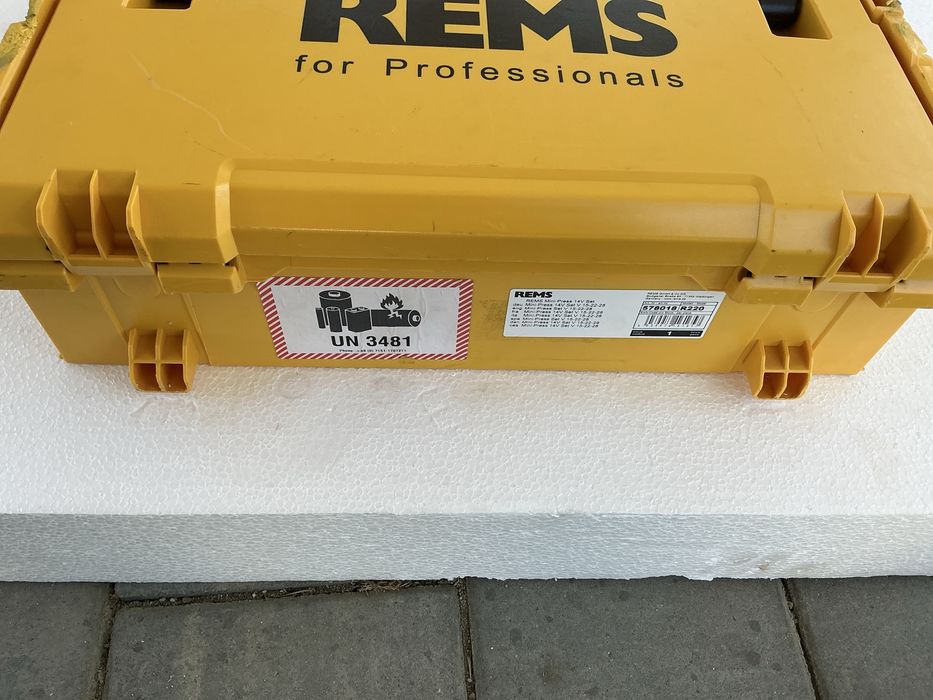 Vind  presa sertizare Rems Mini Press cu bacuri M15,,18,22,28 noua 0presari