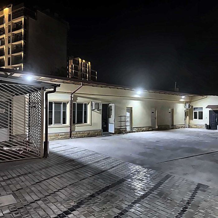 Сдаётся в аренду коммерческое здание 1400 м² на участке 24 сотки