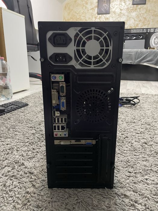 Vand PC Gaiming. (Cadou BOXE gaiming cu lumini RGB) 500 lei.