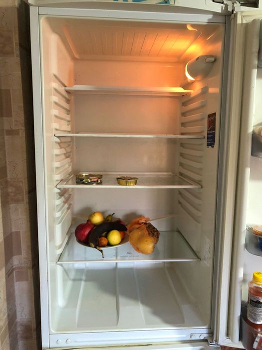 Холодильник.  Продаётся срочно.