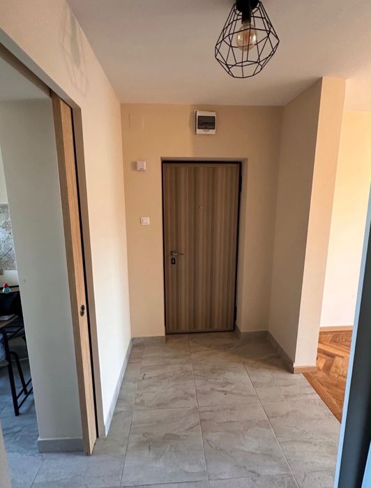 Vand apartament 3 camere in Brad, recent renovat
