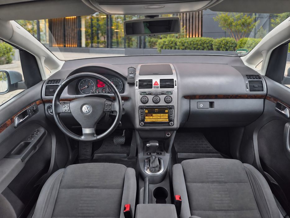 VOLKSWAGEN Touran 2010 — imagine 2