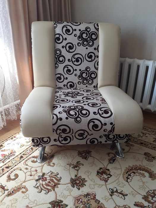 Продаётся диван с двумя креслами