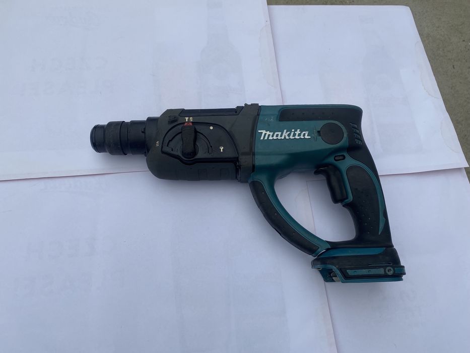 Перфоратор Makita DHR-202