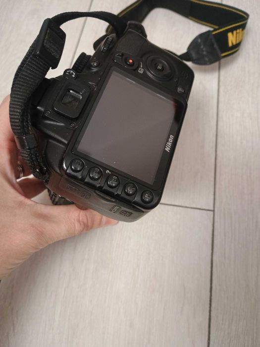 Vand DSLR NIKON D3100 ORIGINAL, pentru piese, este DEFECT !!