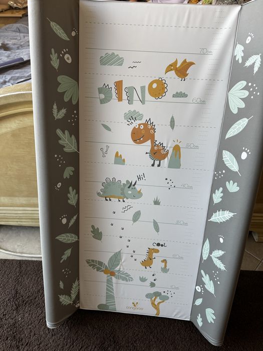 Твърда подложка за повиване Cangaroo Dino 50×80 см