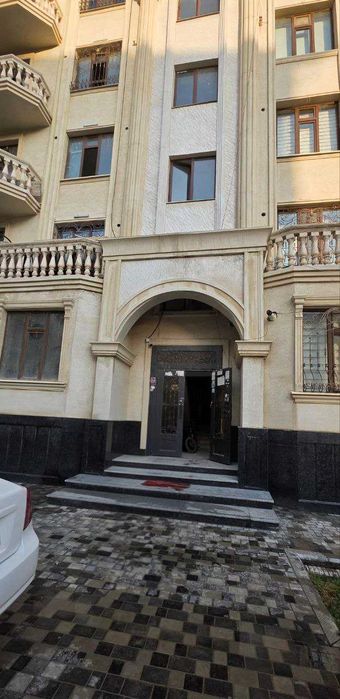 Шахар марказида жойлашган 2 хонали уй сотилади