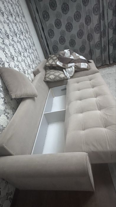 Продам диван 3 метра ширину