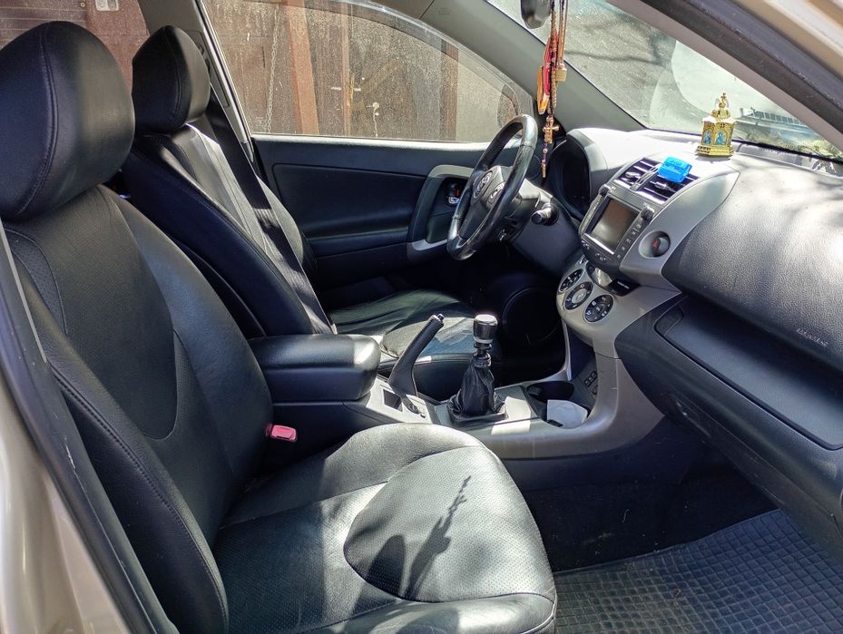 Vând Toyota RAV4 2*2 . Diesel