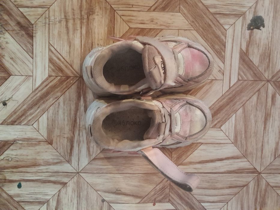 Продам детскую обувь