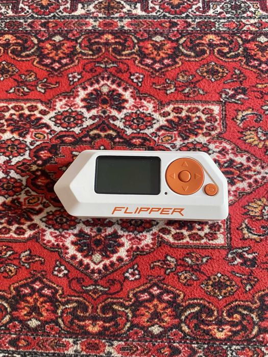 Flipper Zero – stare foarte bună, cutie originală