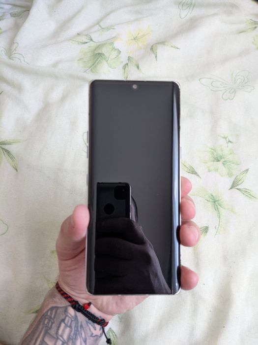 Продава се LG Velvet