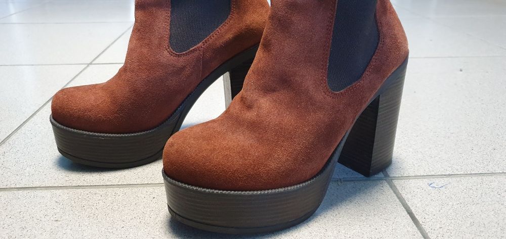 Боти, натурална кожа.