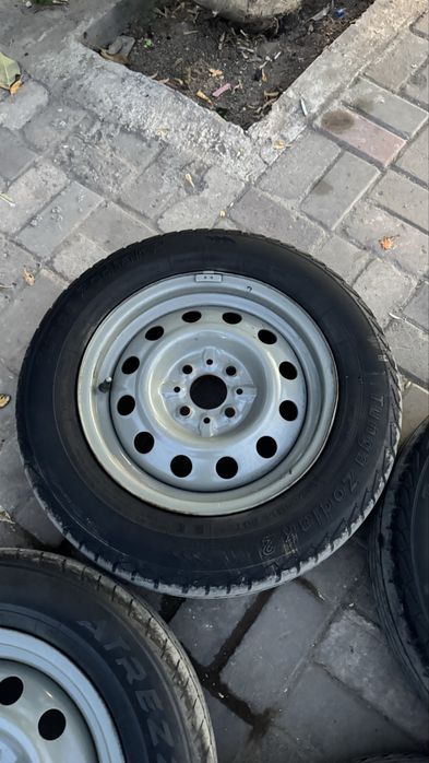 Шинa r14 комплект