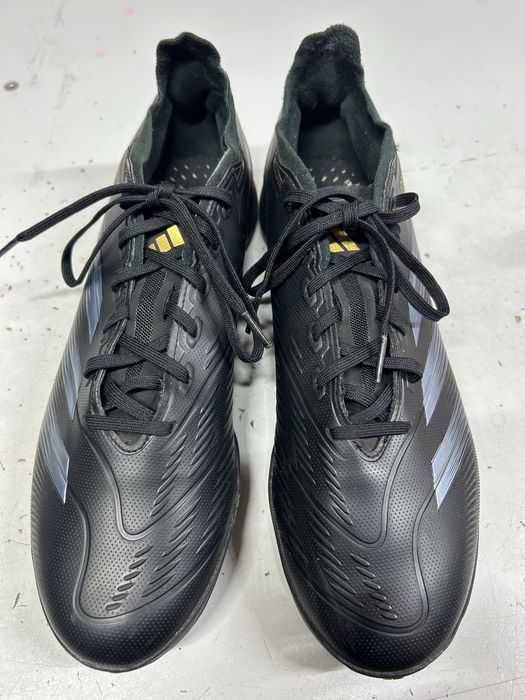 Футбольные кроссовки Adidas