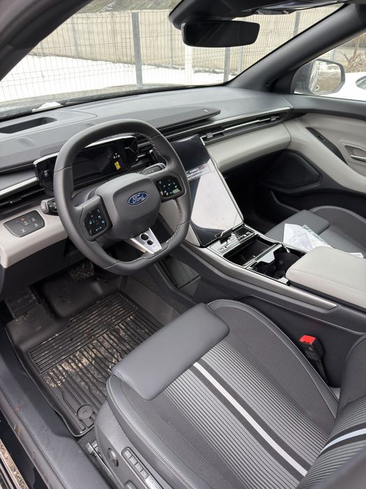 Inchiriez Ford Capri Nou