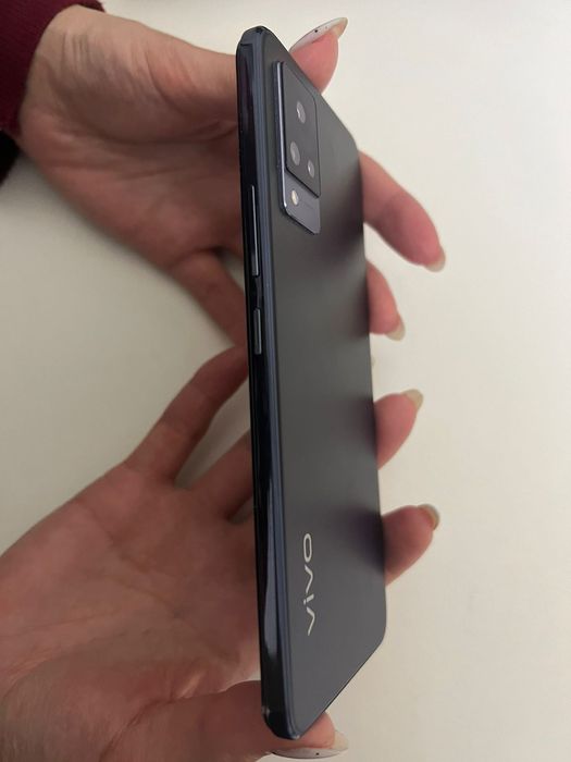 Продам смартфон Vivo v21 128 GB