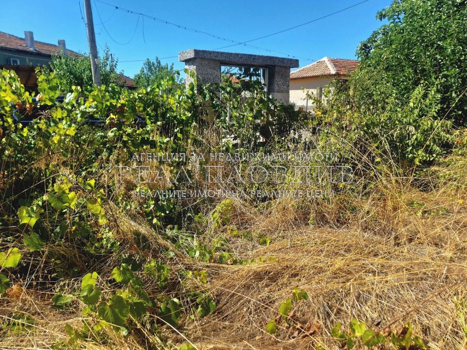 Парцел в Пловдив, област-с.Чешнегирово площ 899 цена 26000