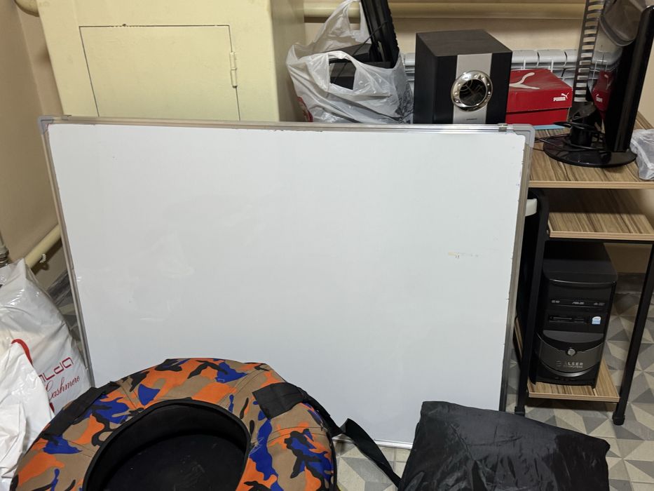 Компьютерный стол и доска