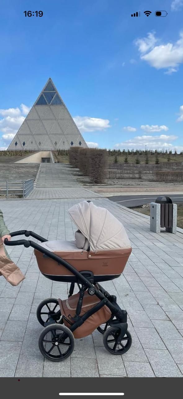 Каляска детская очень качественная с 2мя люльками с рождения , до 3лет ...