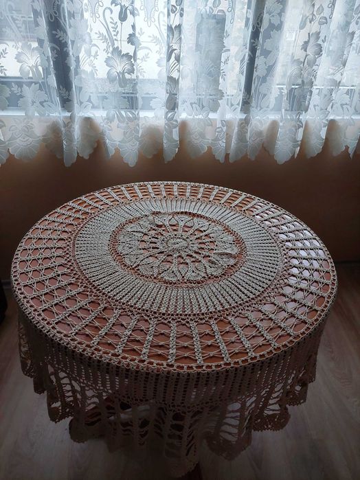 Ръчно изработени покривка и карета