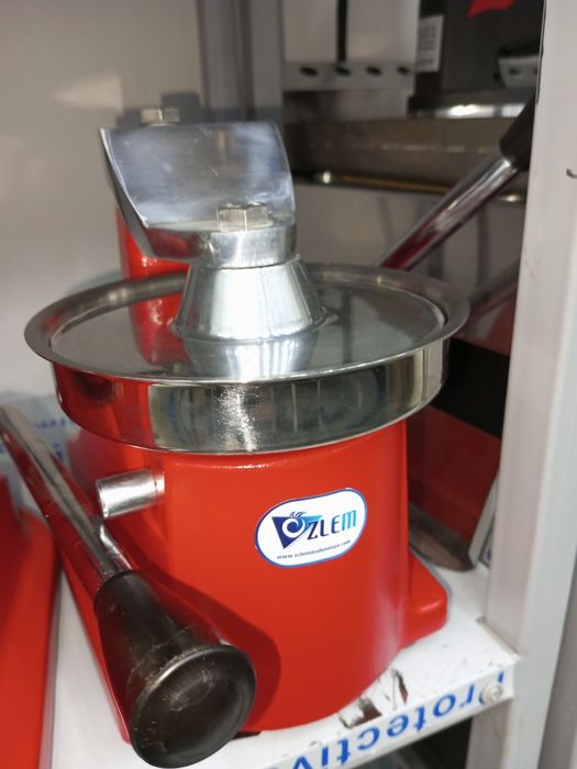 Gamburger gushtini press qilib beruvchi uskuna