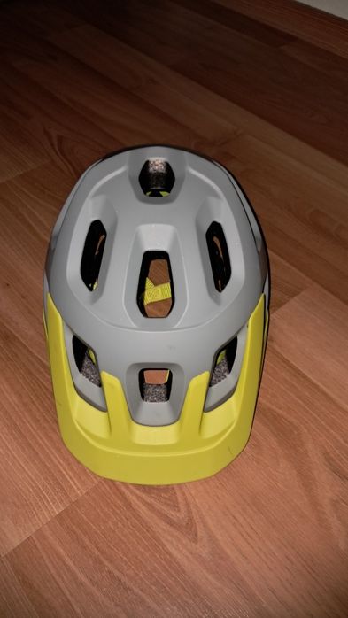 Vând casca nou nouta