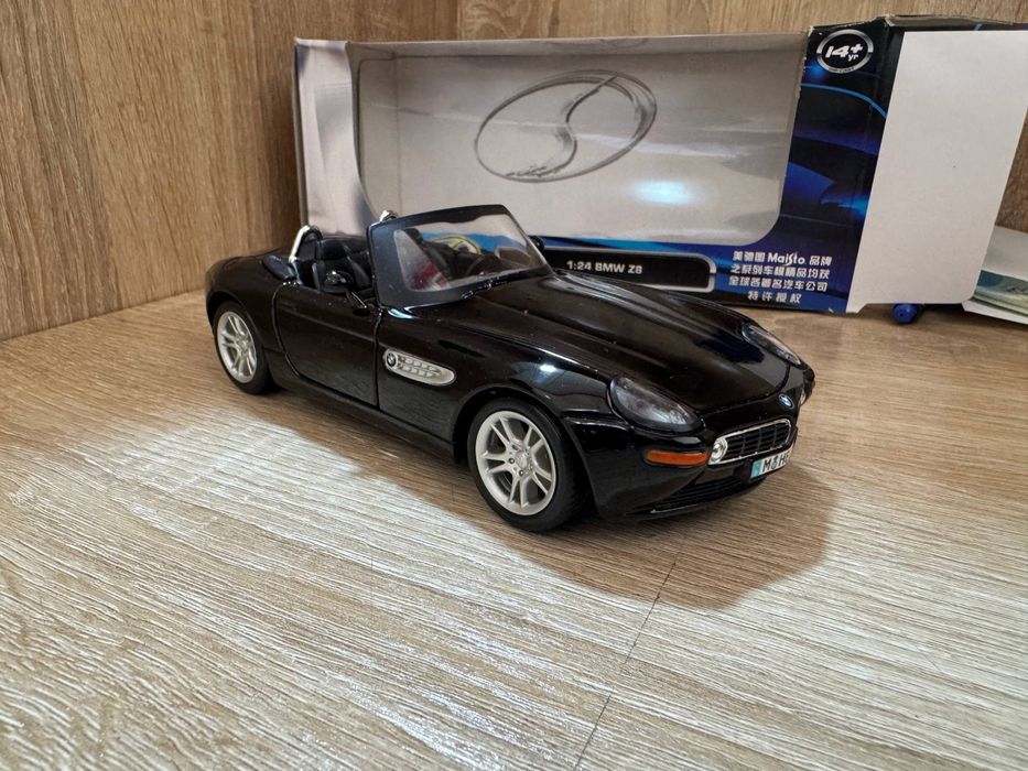 Коллекционная модель BMW Z8 1:24 Maisto