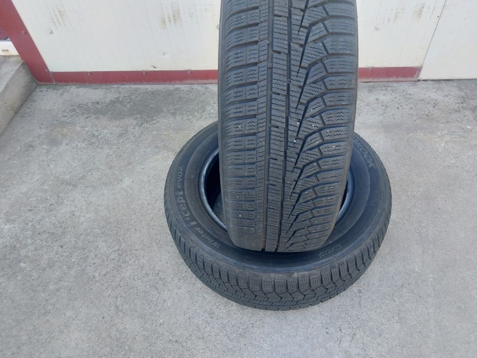 125 lei bucata! Doua anvelope M+S/IARNA 205 60 16 Hankook