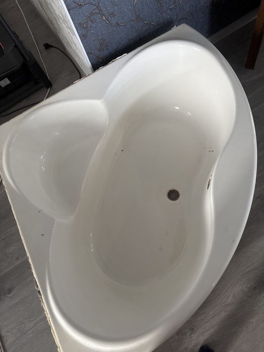 Отдам угловая ванна очень удобная