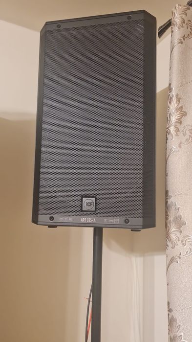 Vând 2 boxe RCF art 935 in garantie