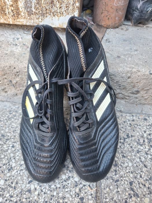 Футболни обувки Adidas Predator