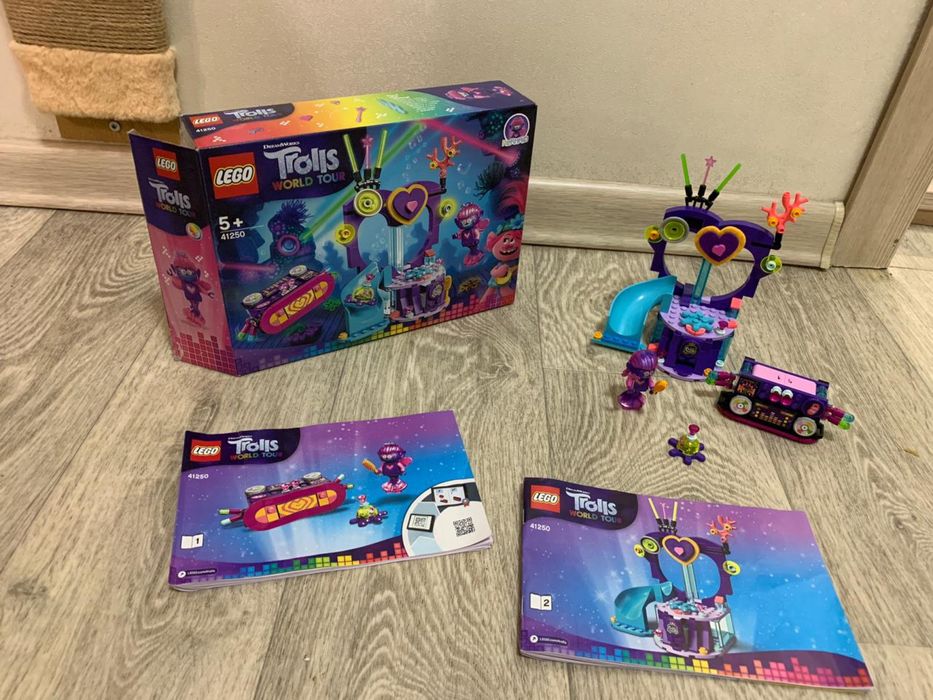 Игрушки, книги, кукла