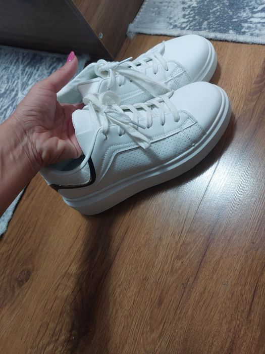 Дамски кожени обувки