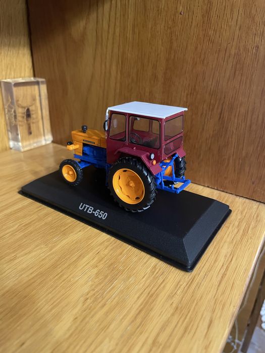 Machetă tractor UTB-650 scara 1/43