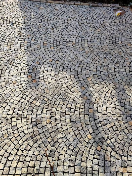 Montaj piatră cubică