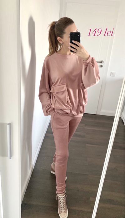 Trening catifea rose, cu buzunare, material fin,placut la atingere,nou