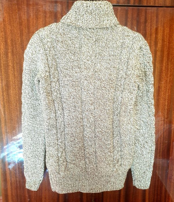 Дамска жилетка и пуловер поло  от чиста вълна плетени на ръка