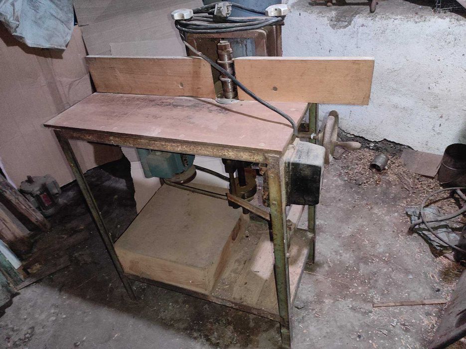 Дърводелска фреза малко използвана 5800 оборота