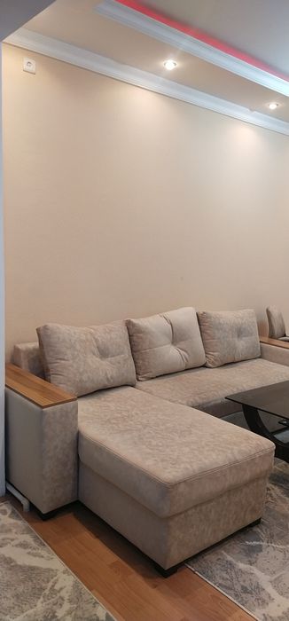 Arenda 2 kom kvartira s remontom,s mebelyu i tehnikoy