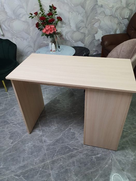 Маникюрный столик